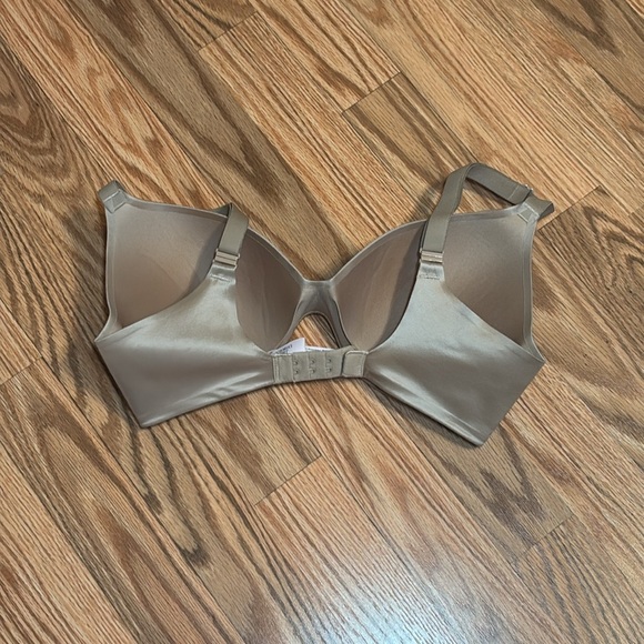 Victoria’s Secret nude, perfect shape wire free bra, t-shirt, 32D - Picture 3 of 6